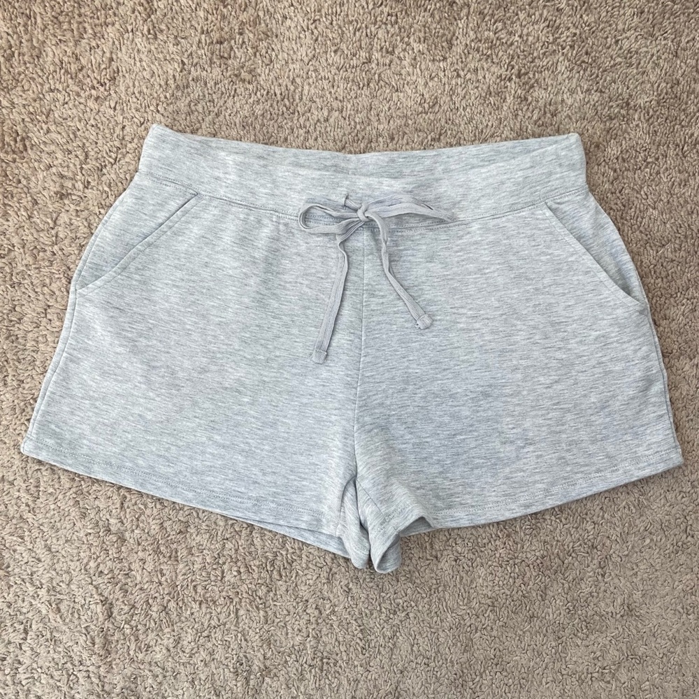 Quince Women’s SuperSoft Fleece Lounge Shorts in Heather Gray Size Medium - Picture 2 of 16
